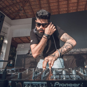 manfred-aguiar-2c7512bc-5ba5-405b-b8e9-50e0e2626144