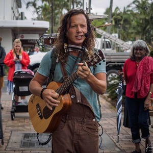 juky-tipsy-one-man-band