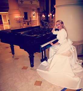 lana-050c2c64-55f0-426b-8dea-667b6ad39e0f