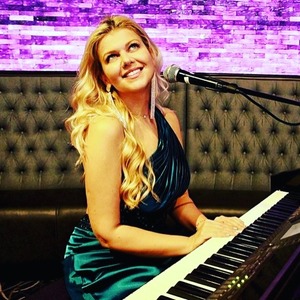 julia-frants-and-dxb-radio-band