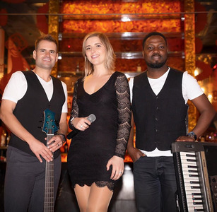 monica-ferreira-and-the-dusty-notes